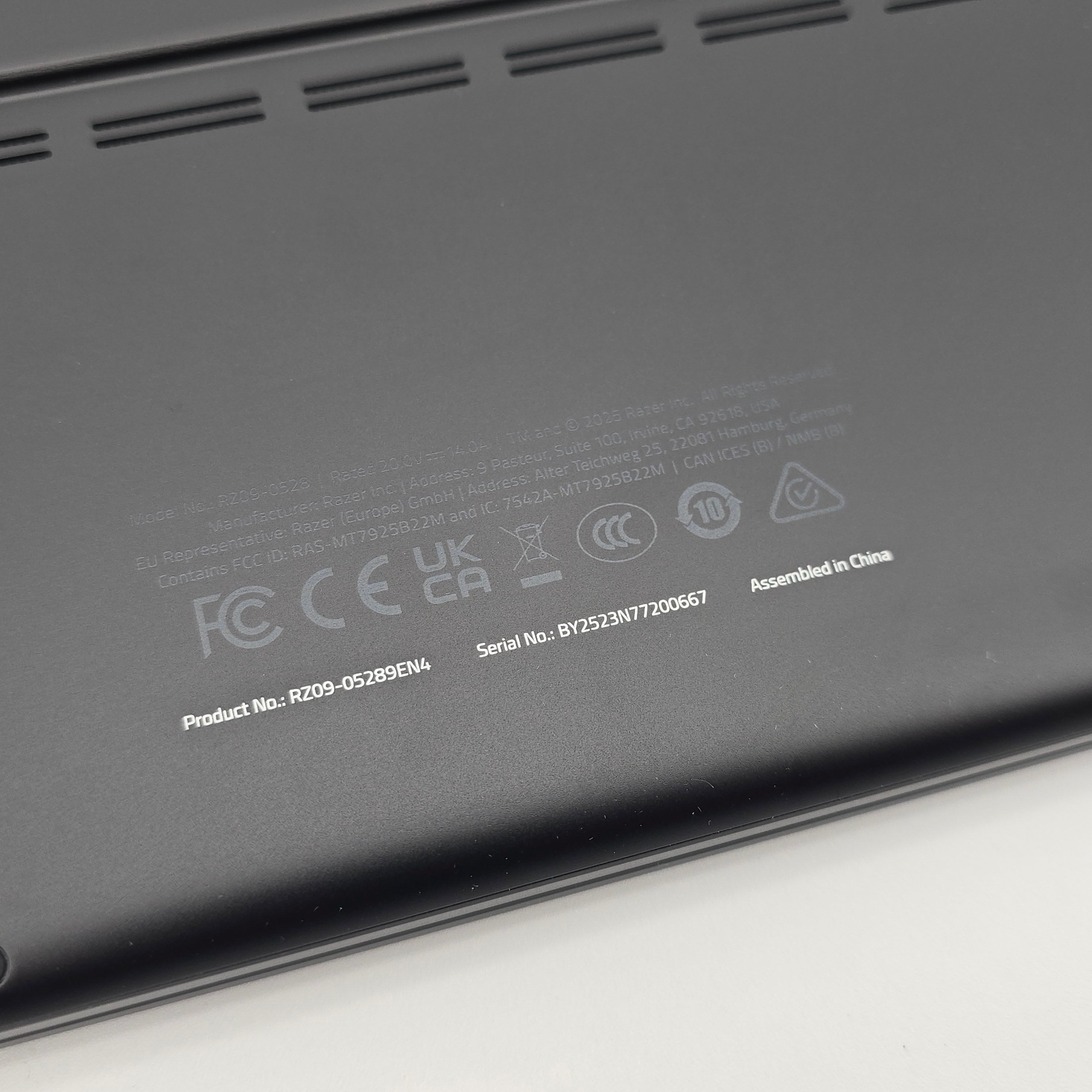Razer Blade 16 OLED, NVIDIA RTX 5090, AMD Ryzen AI 9 HX370, 32GB RAM, QHD+ 240Hz, Gaming Laptop