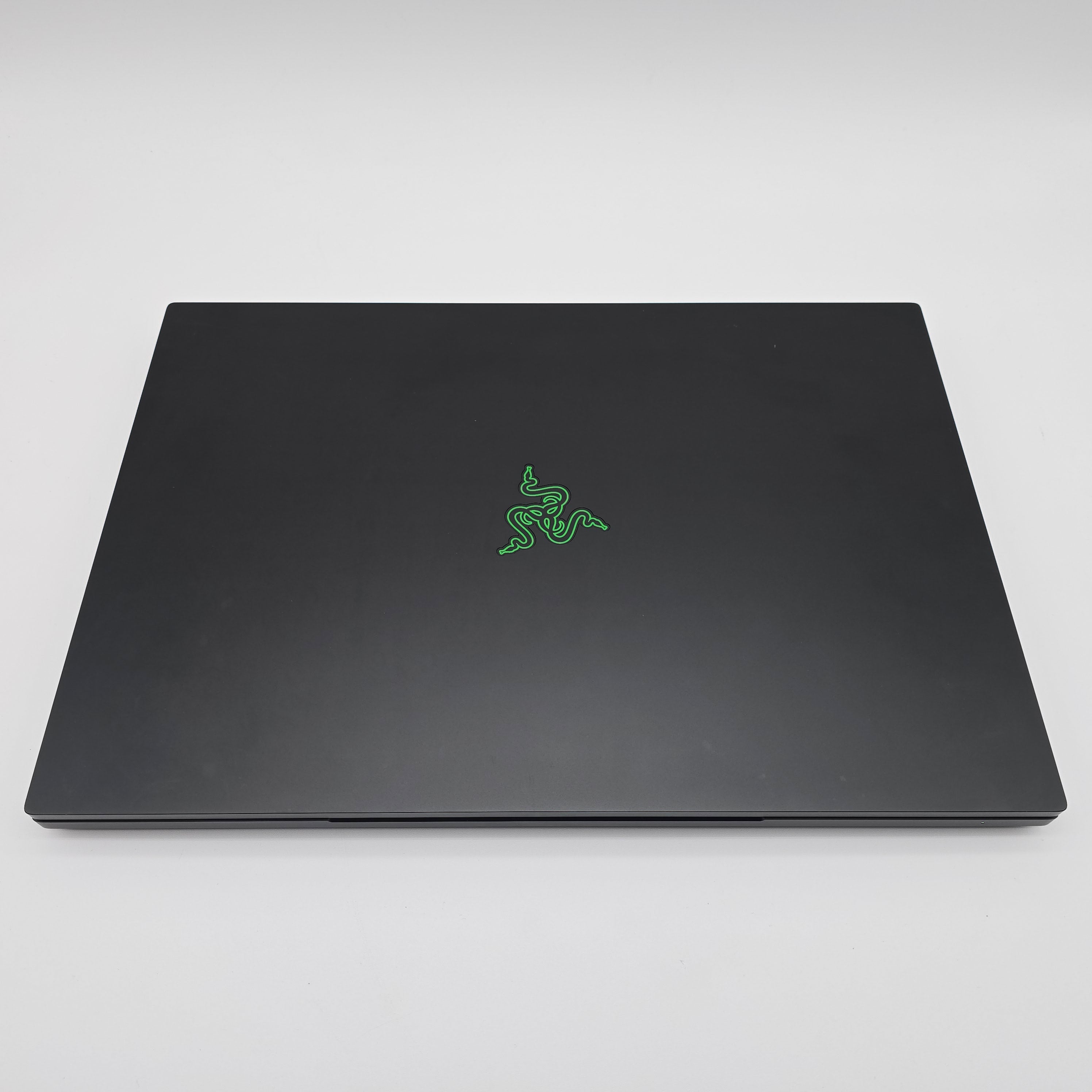 Razer Blade 18, RTX 4090, i9-13950HX, 32GB DDR5, 2TB NVMe, Like New Gaming Laptop