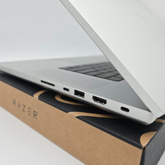 Razer Blade 18, RTX 4090, 96GB DDR5, i9-14900HX, 4TB, 4K 200Hz 18", Mercury White, New Gaming Laptop