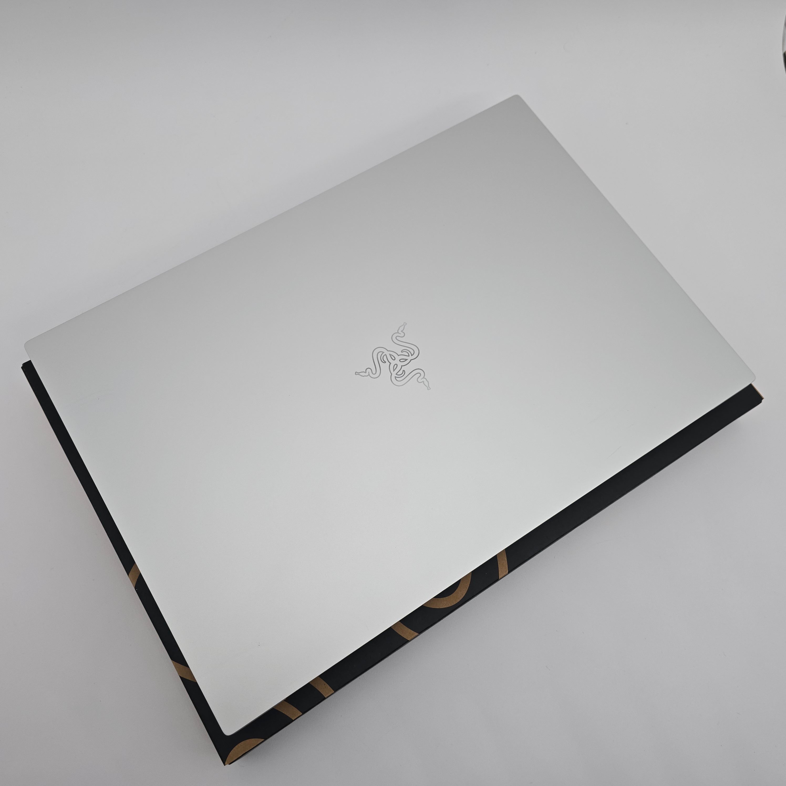 Razer Blade 18, RTX 4090, 96GB DDR5, i9-14900HX, 4TB, 4K 200Hz 18", Mercury White, New Gaming Laptop