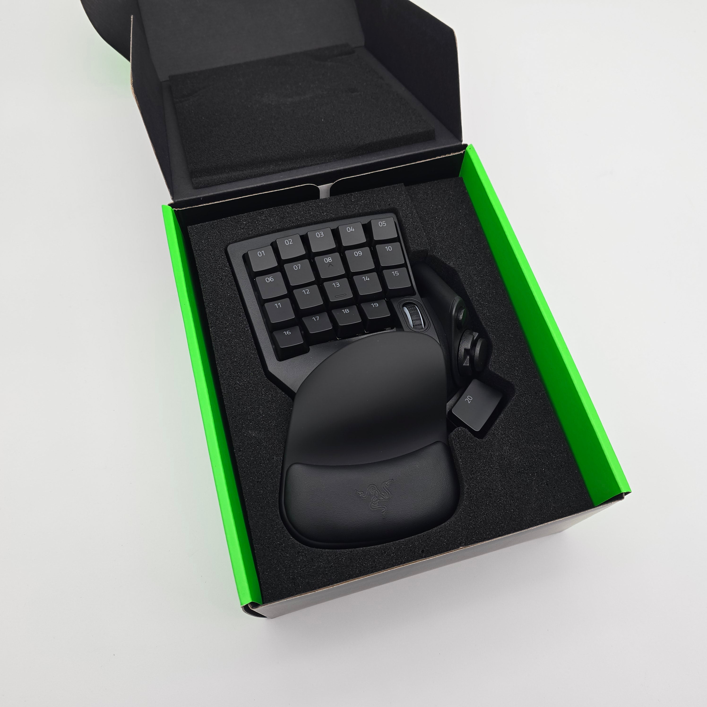 Razer Tartarus Pro Gaming Keypad, 32 Programmable Keys, Rapid Trigger Function, Razer RGB Chroma Lighting, New