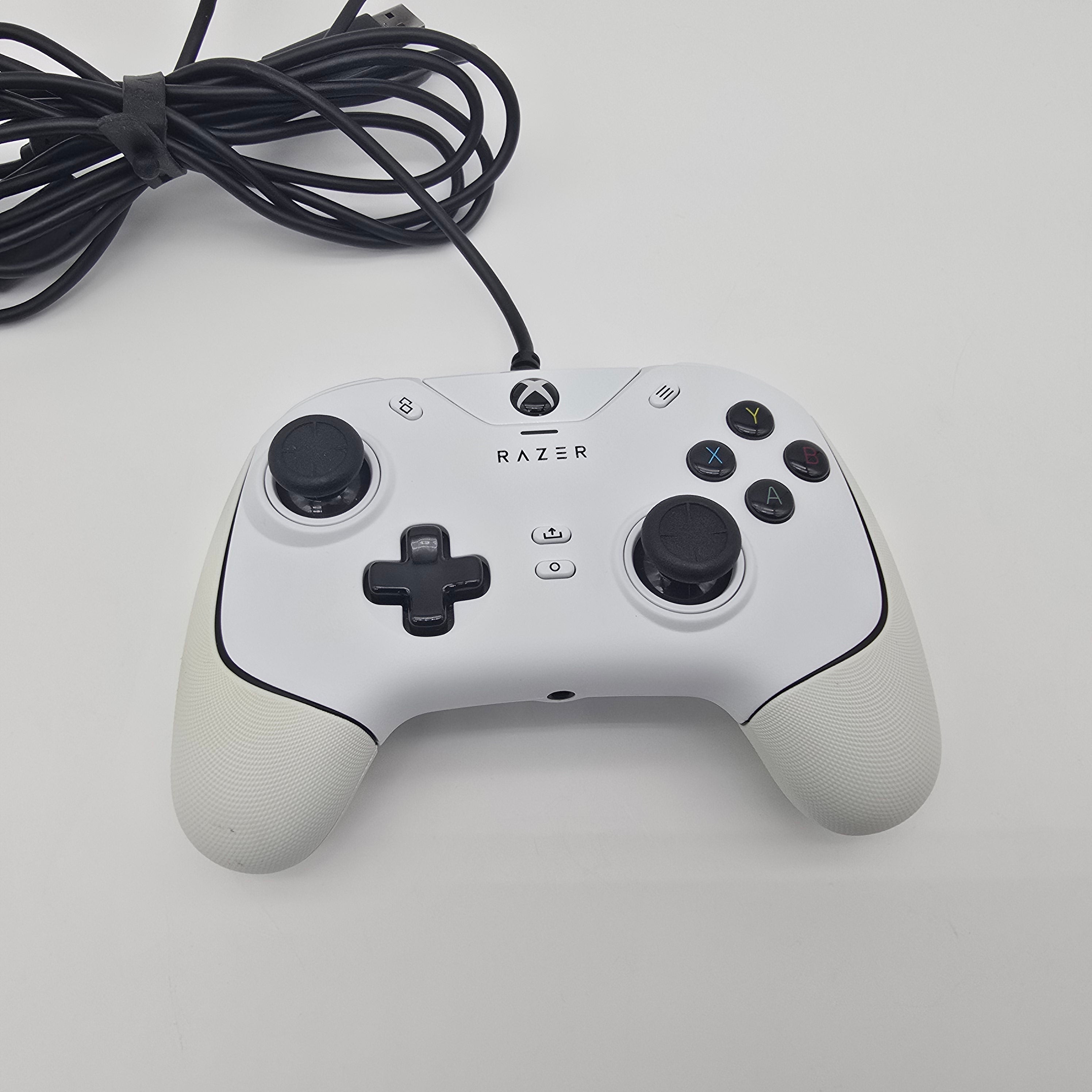 Razer Wolverine V2, USB Wired Xbox/PC Gaming Controller