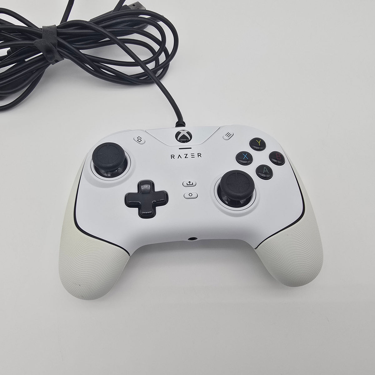 Razer Wolverine V2, USB Wired Xbox/PC Gaming Controller