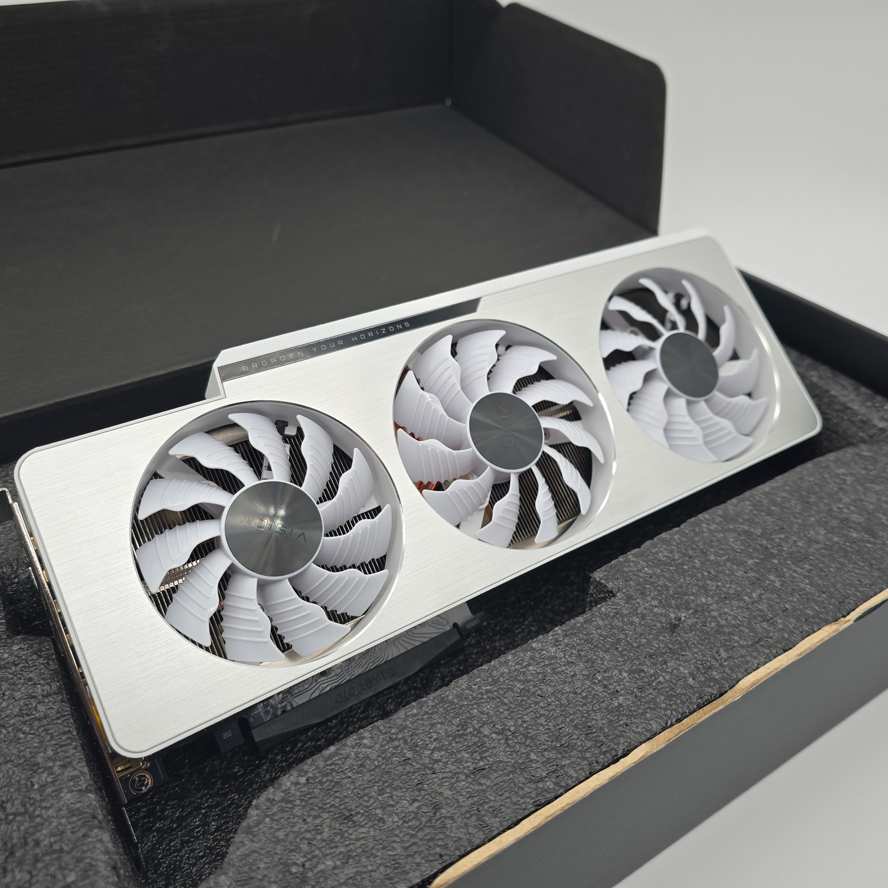 RTX 3080Ti Gigabyte Vision OC 12GB White, NVIDIA Gaming Graphics Card GPU