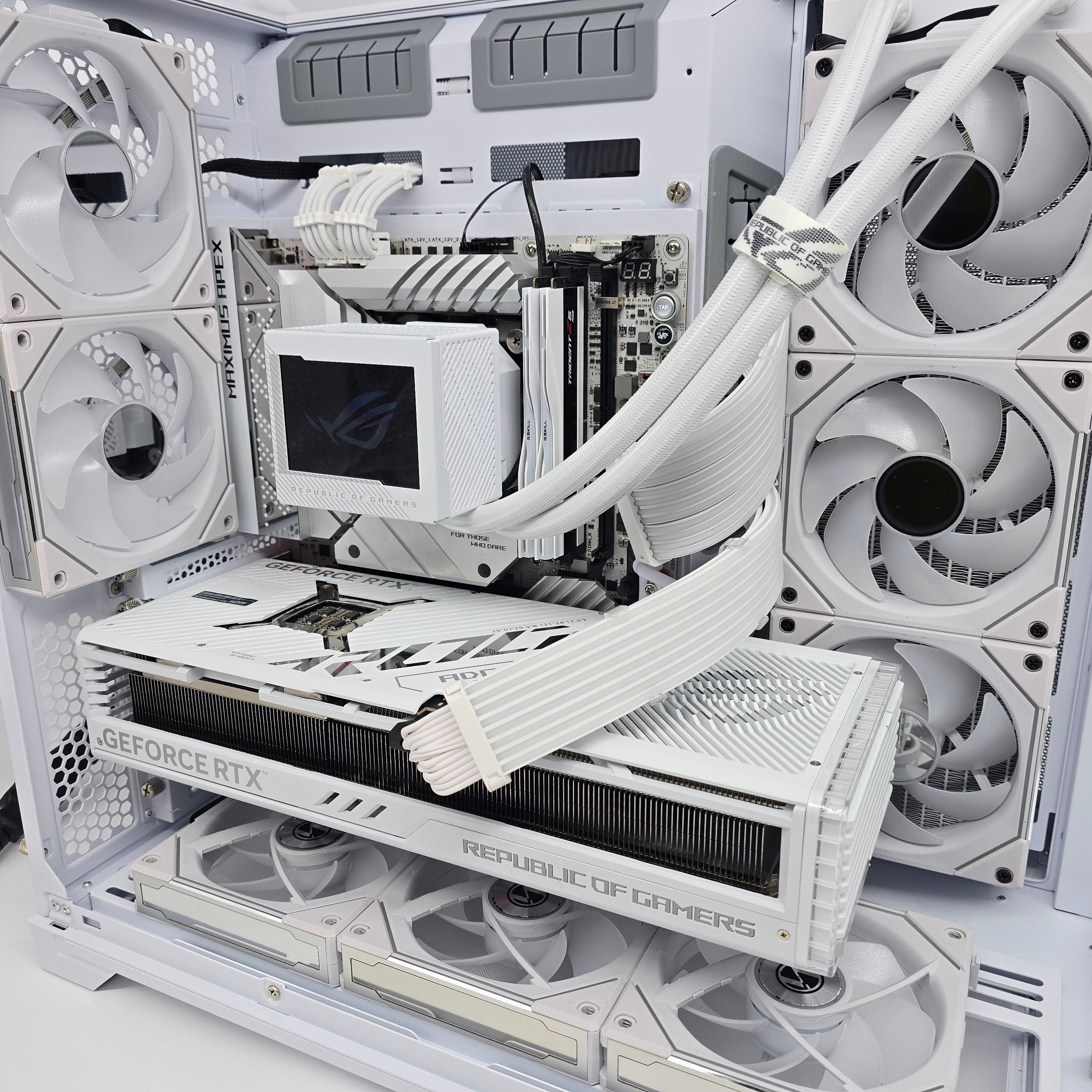 RTX 4090 STRIX, Intel i9-14900KS, 8TB NVMe, 48GB 7200MHz RAM, MAXIMUS APEX Custom White Gaming PC