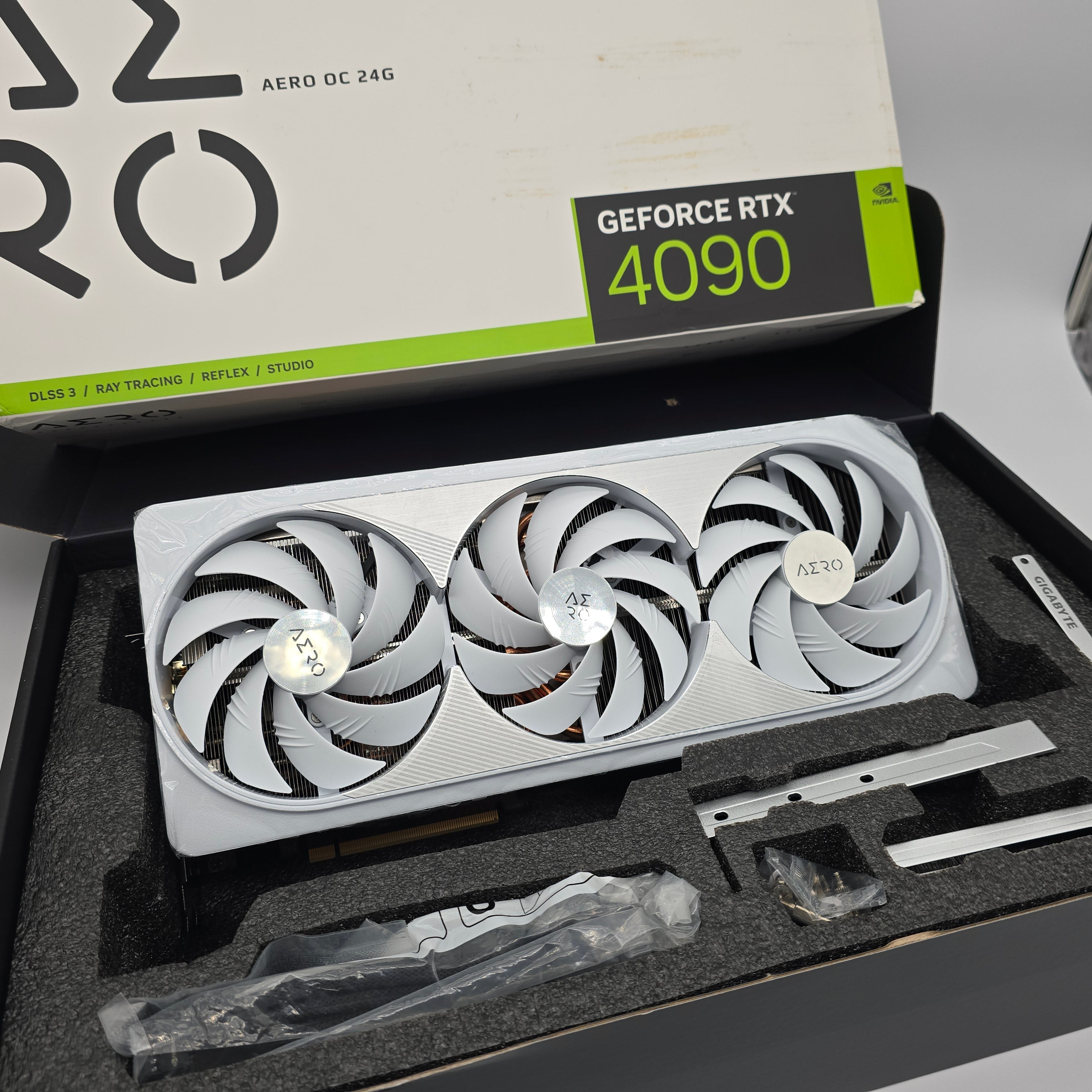 RTX 4090 Gigabyte Aero OC White 24GB, NVIDIA Gaming Graphics Card GPU, Brand New