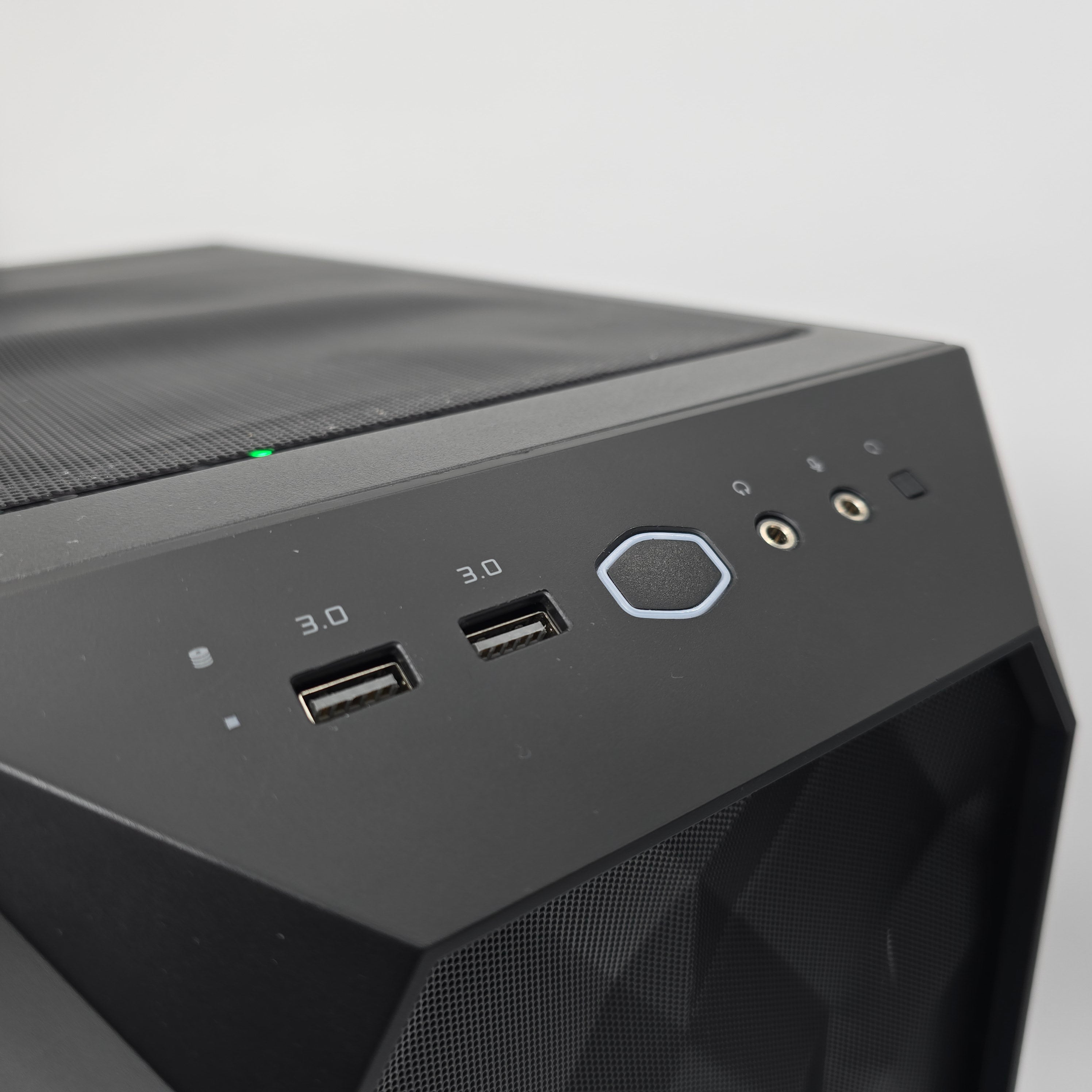 RTX 4090 24GB, Intel i9-13900K, 32GB DDR5, 3TB, Custom High End Liquid Cooled Gaming PC