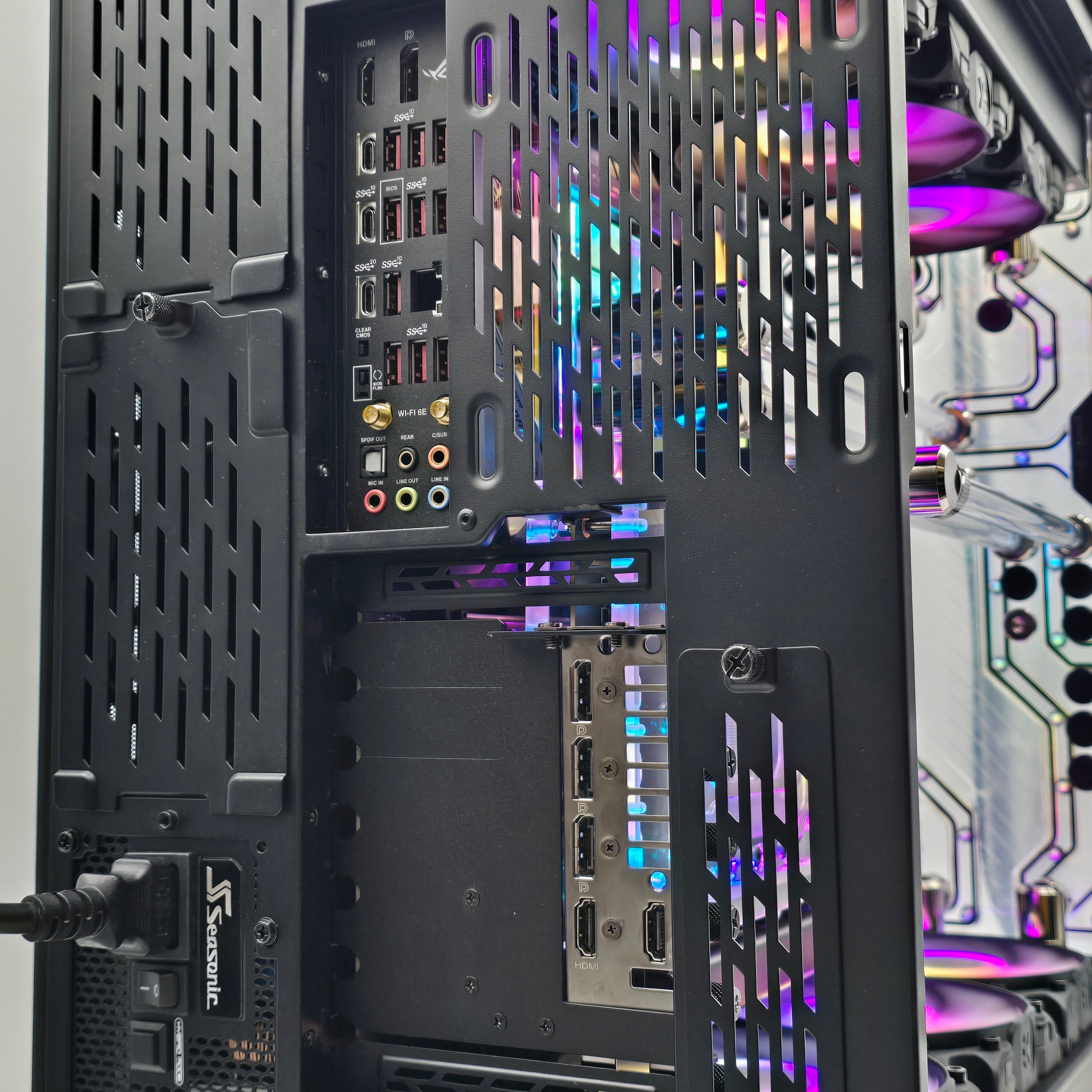 RTX 4090, Ryzen 9950X3D, 96GB DDR5, 4TB NVMe, Custom Liquid Cooled EK Gaming PC