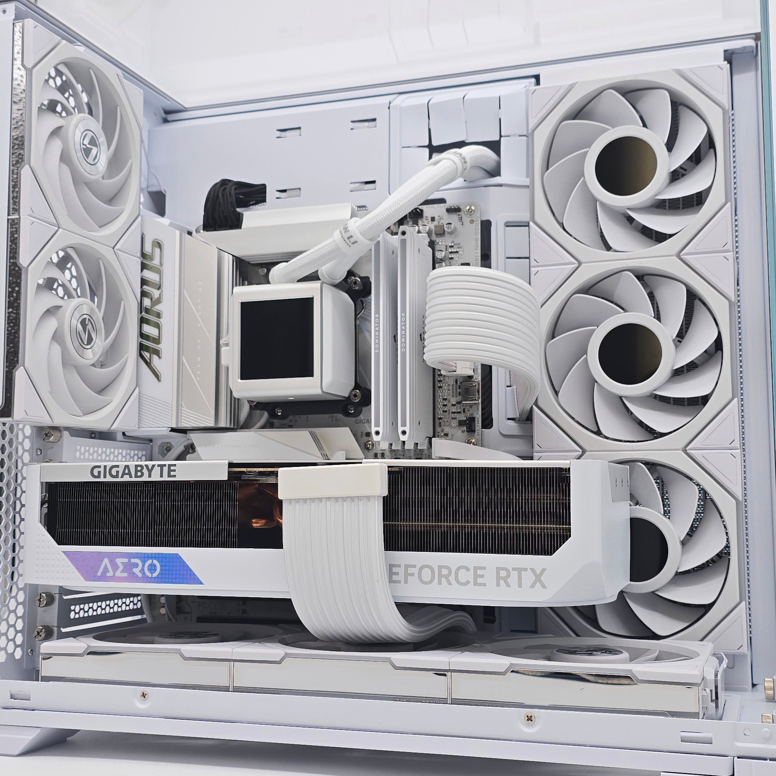 RTX 4090, Ryzen 9800X3D, 4TB NVMe, 48GB 7000MHz DDR5, Custom White Liquid Cooled Gaming PC