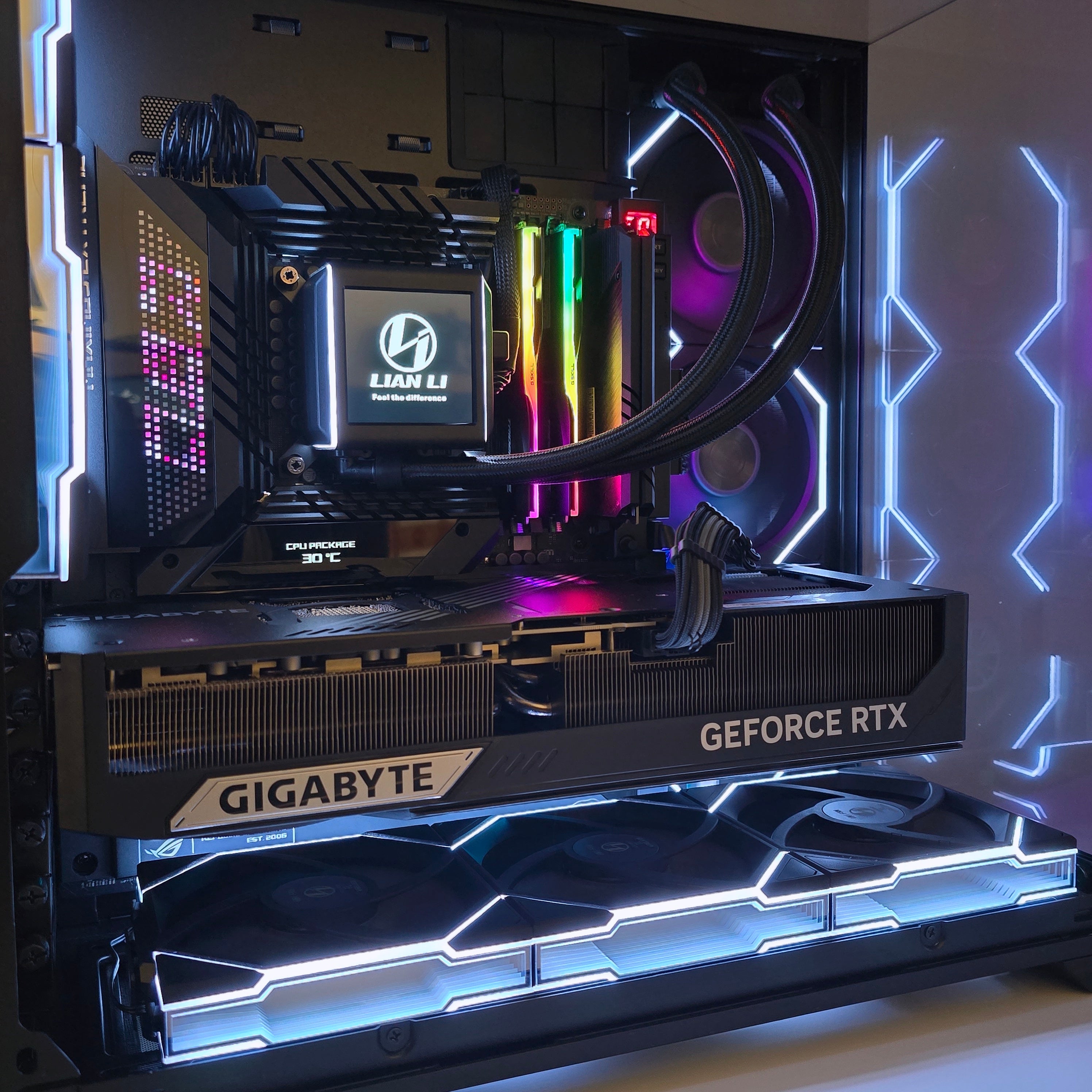RTX 5090, Intel i9-14900K, 64GB DDR5, 2TB 990 Pro NVMe, Custom Black Liquid Cooled Lian Li Gaming PC