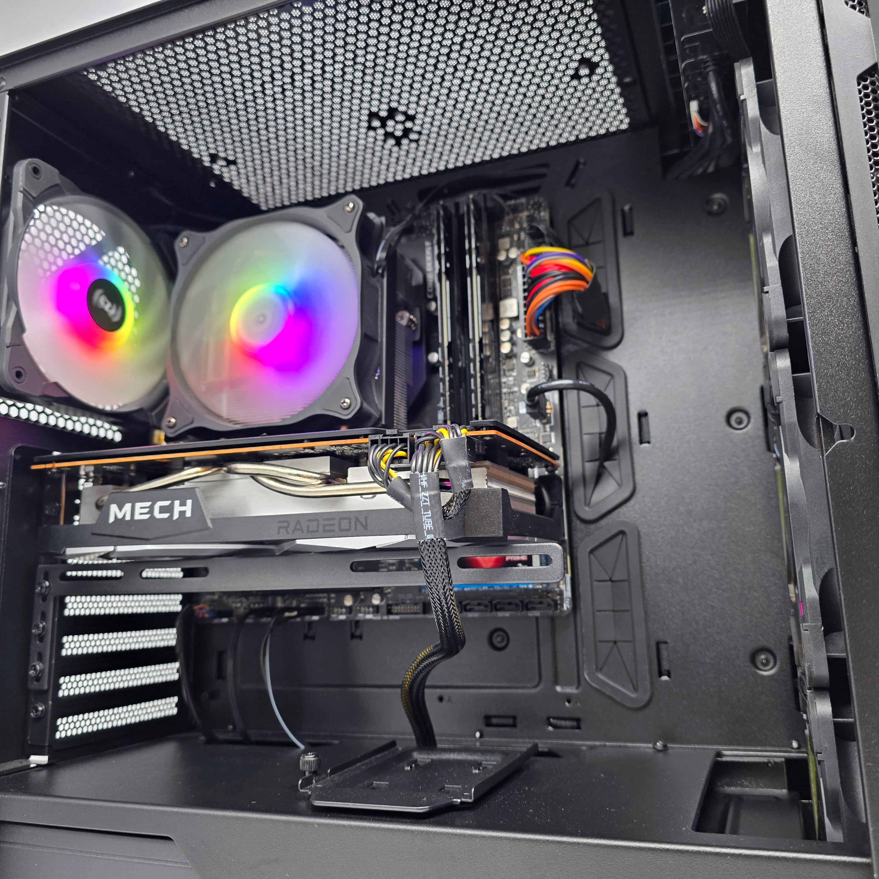 RX 6700XT, Ryzen 5600X, 2.5TB SSD, 16GB RAM, Custom MSI Gaming PC