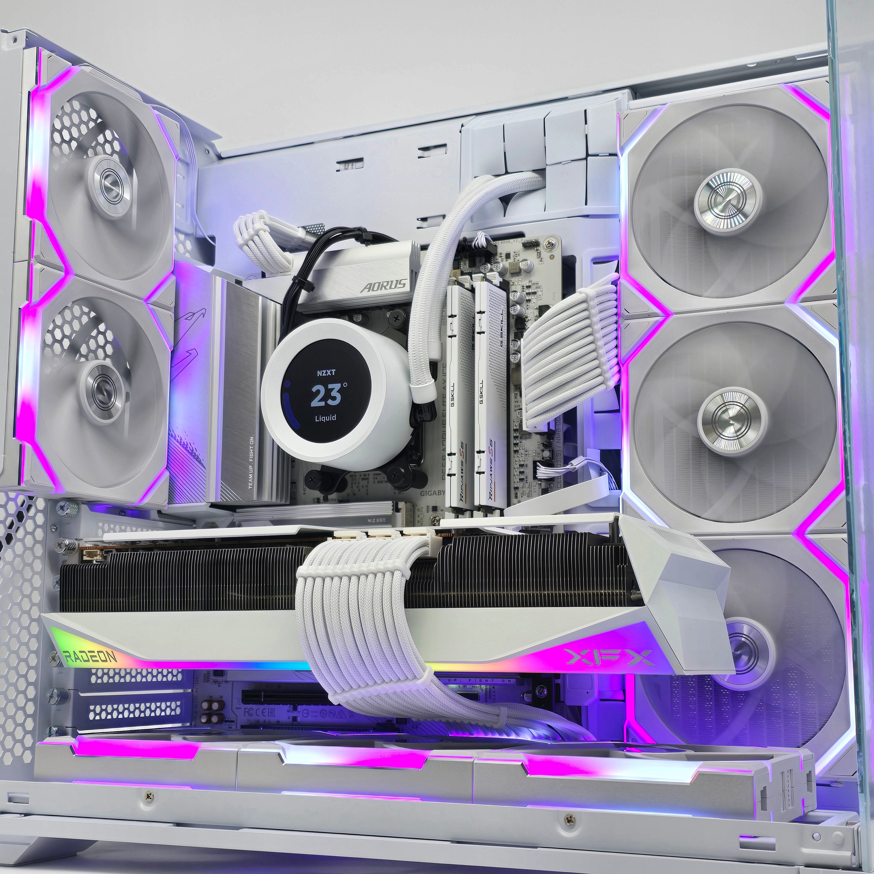 RX 9070 XT, Ryzen 7 7800X3D, 64GB DDR5, Custom Liquid Cooled White Gaming PC