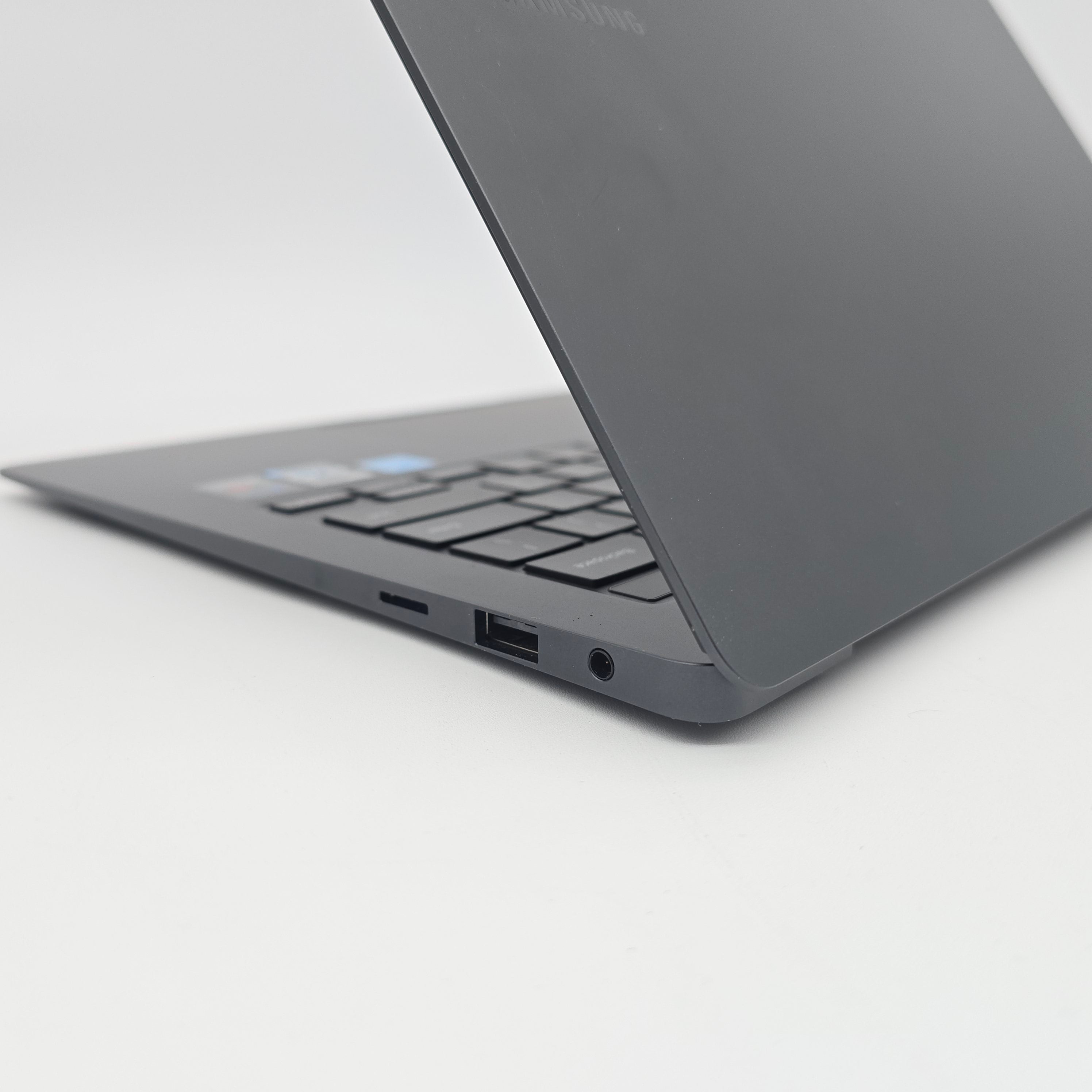 Samsung Galaxy Book3 Pro 14" Laptop, AMOLED 3K 120Hz Screen, Intel i7-1360P, 16GB RAM
