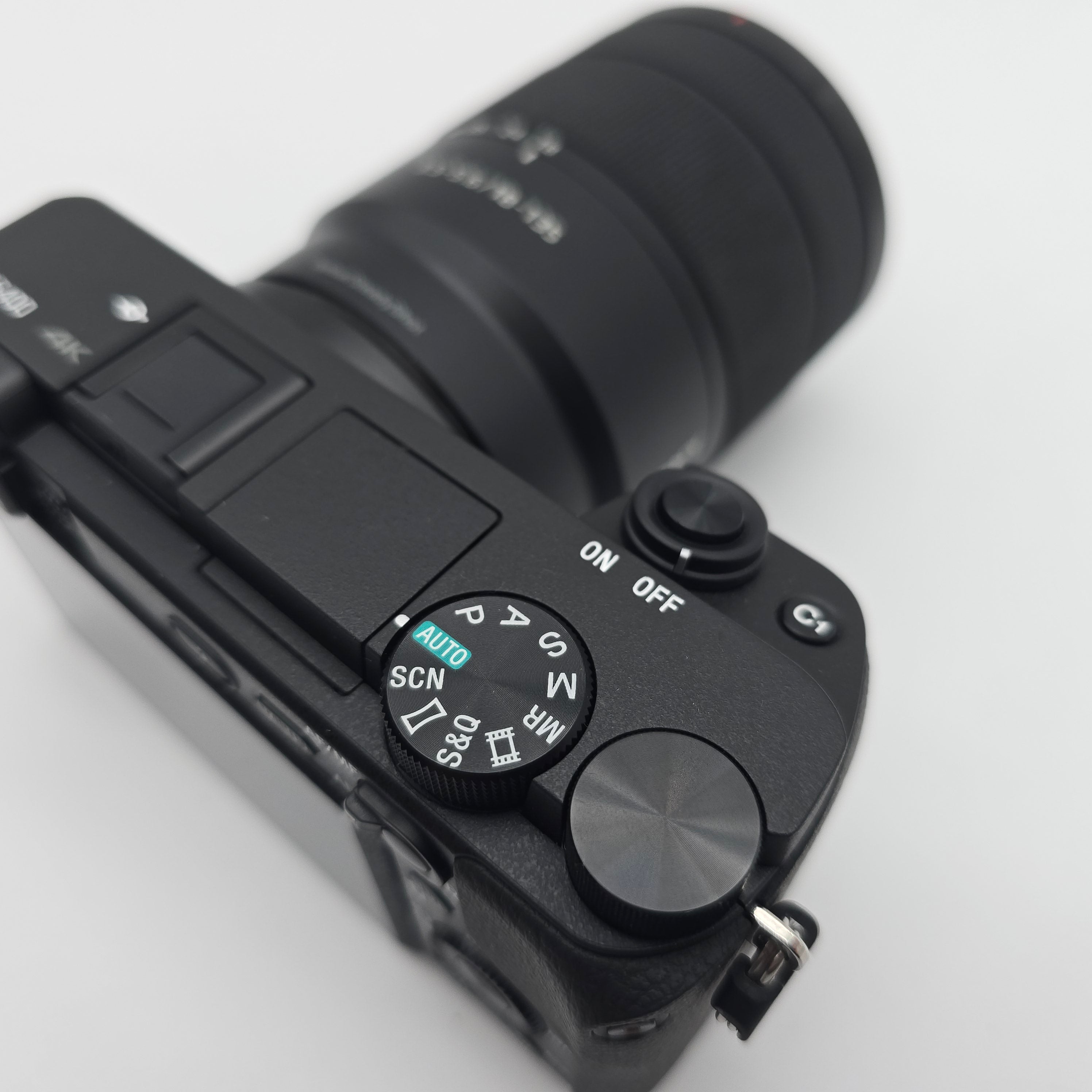 Sony Alpha a6400 Mirrorless Camera, Auto-Focus, 4k Video, Flip Screen, w/18-135mm Lens